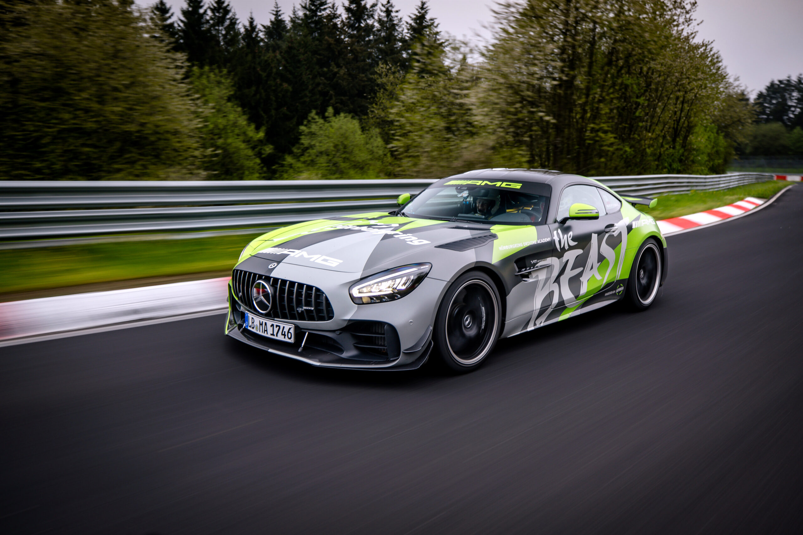 Im Rahmen der Kooperation werden die offiziellen Co-Pilot-Fahrten des Rennstrecken-Betreibers auf der Nordschleife weiterhin im "Beast of the Green Hell", dem Mercedes-AMG GT R PRO durchgeführt.