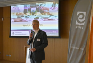 Dr. Sebastian Elbe moderierte die Konferenz und leitete einen der Workshops. 