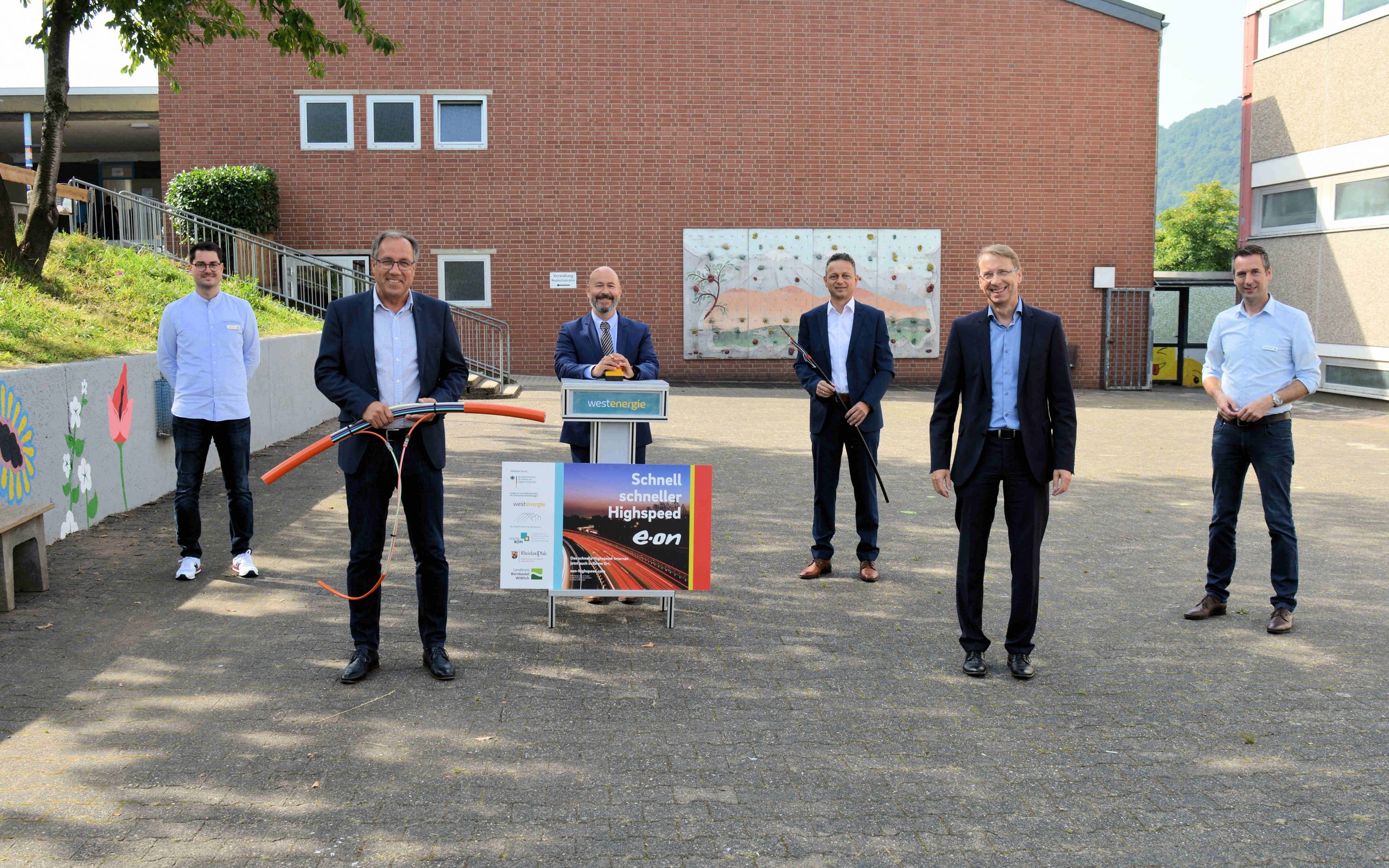 43 Schulen im Landkreis Bernkastel-Wittlich erhalten Zugang zum Glasfasernetz