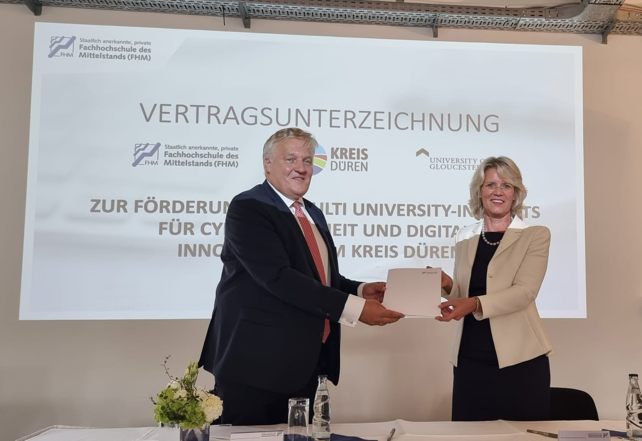 Cyber-Institut in Düren: Landrat unterzeichnet Vertrag mit Fachhochschule des Mittelstandes